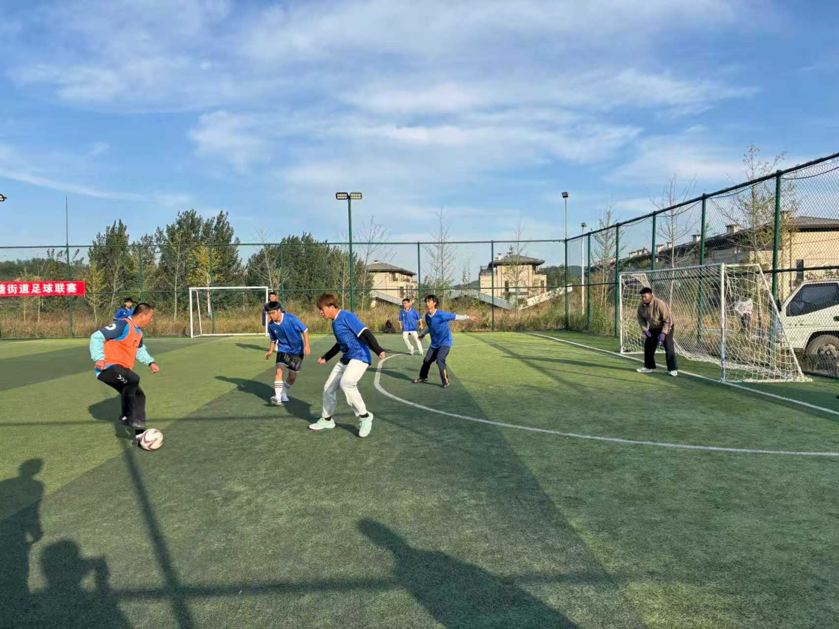 开云平台-足球比赛更加激烈，球员斗志昂扬